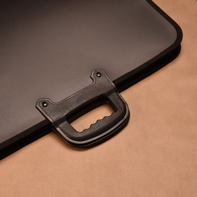 Art Bags, Cases & Wallets