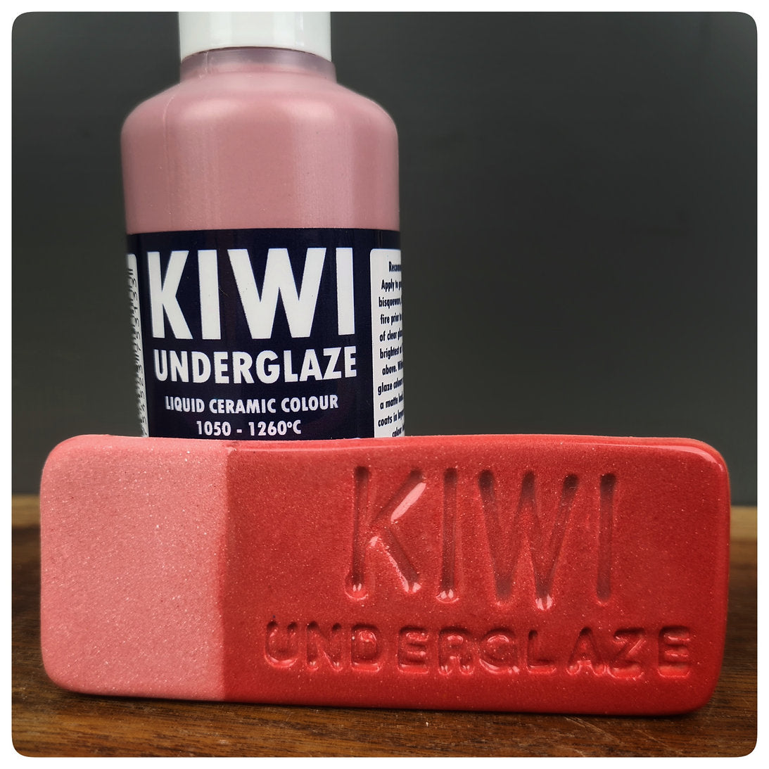 KIWI UNDERGLAZE LIQUID CERAMIC COLOUR CHILLI RED